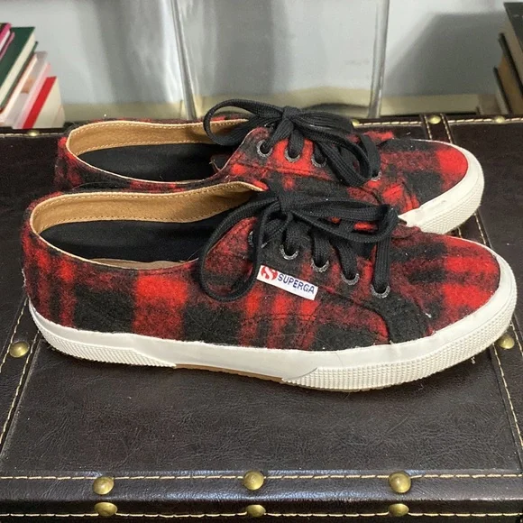 Superga sneakers Size 7 - Picture 1 of 2